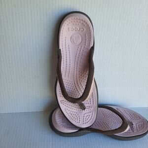 Women's Crocs Size 8 Pink/Brown Suede Strap Thong Flip Flops Sandals Slide ons